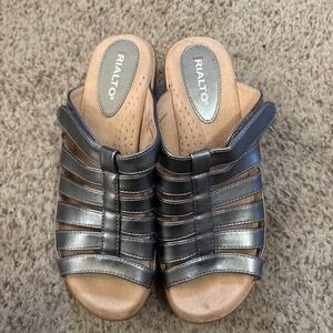 Rialto Valencia Comfort Clog Sandals 9 Pewter Memory Foam Open Toe Classic